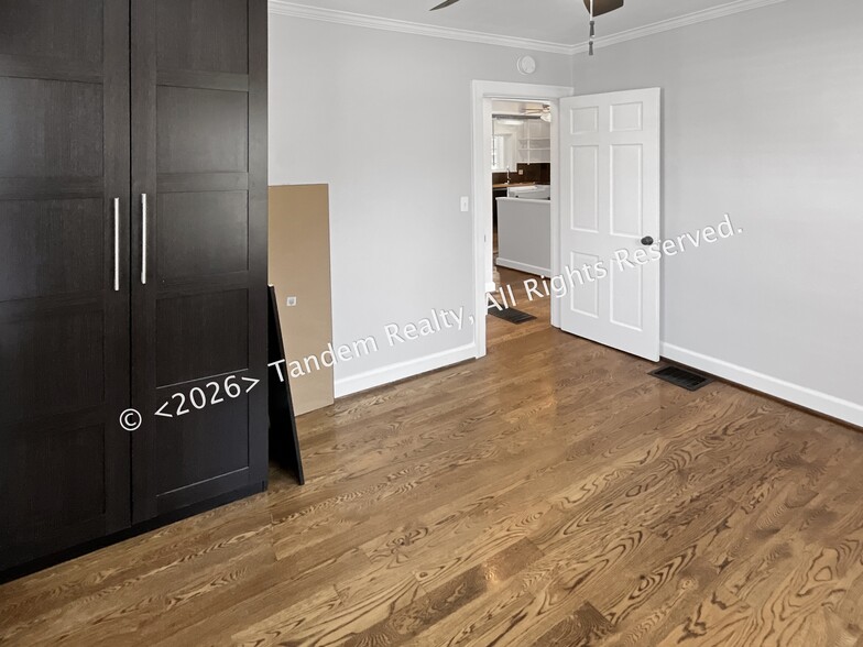 Building Photo - 2228 Ashwood Ave