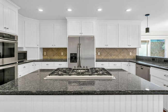 Building Photo - Beautiful detached home in Pacific Beach! ...