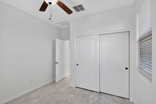 Building Photo - Spacious 4BR House in Goodyear