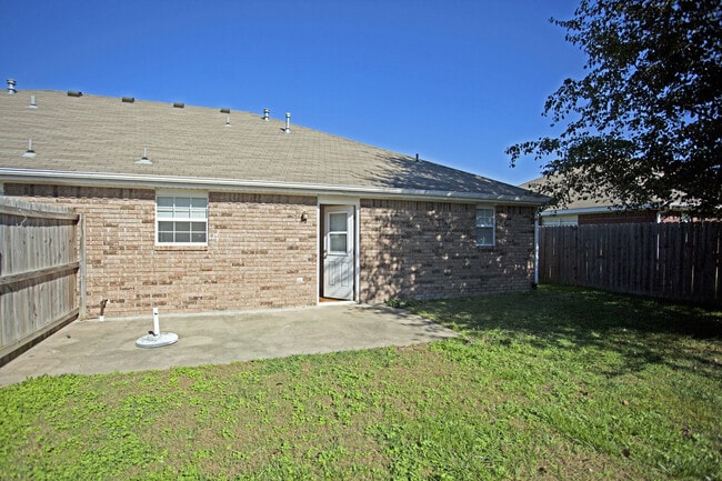 Building Photo - 58B Holly Dr