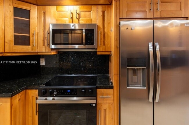 Building Photo - 145 SE 25th Rd