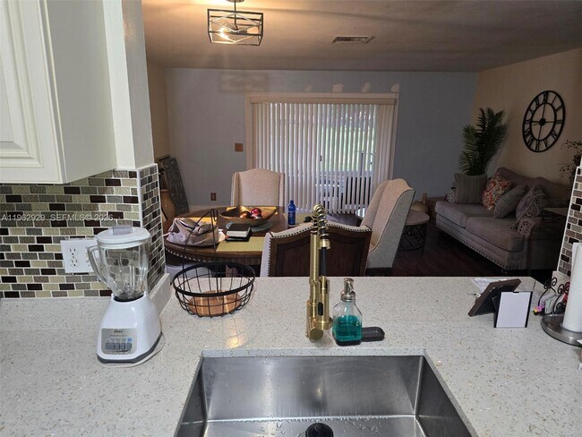 Building Photo - 3945 Kamena Ct