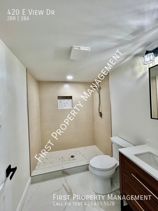 Building Photo - 420 E View Dr
