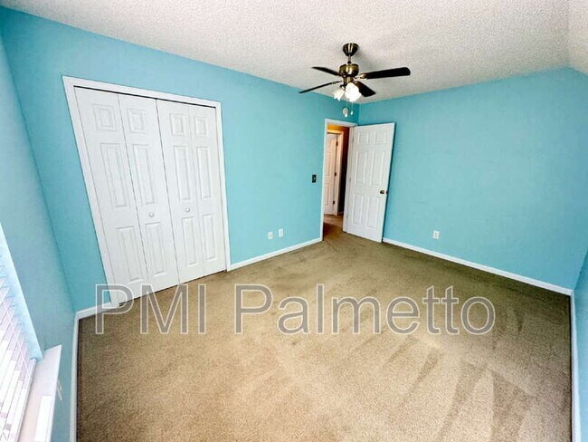 Building Photo - 303 Buckthorne Dr