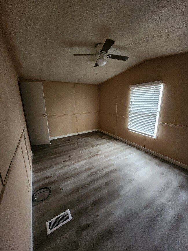 Building Photo - 2519 Openview Dr