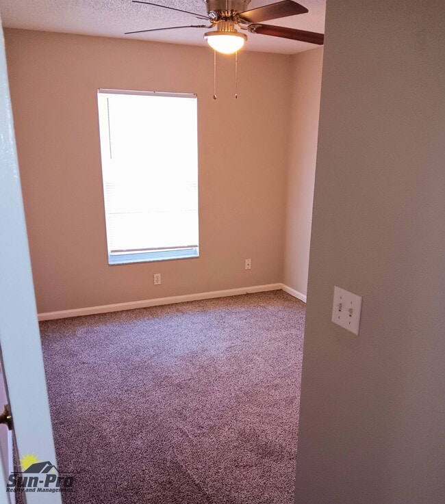 Building Photo - 2735 Fern Palm Dr