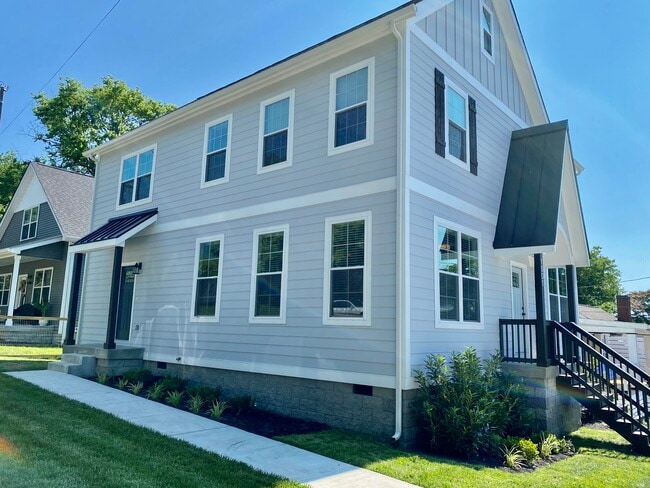 Building Photo - 1001 Thomas Ave