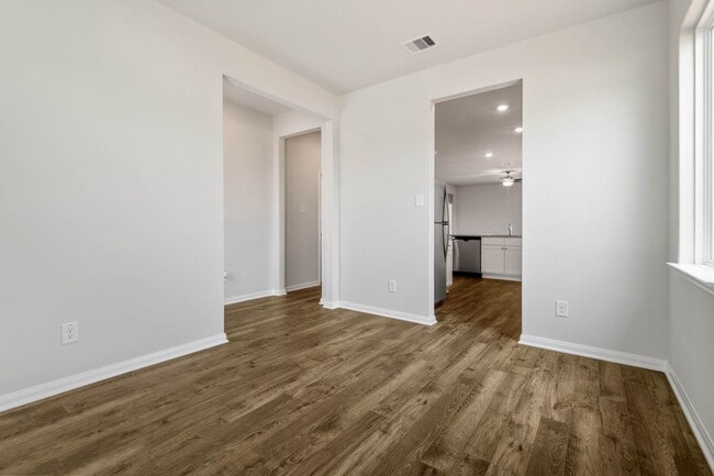 Building Photo - 316 Tejas Trl