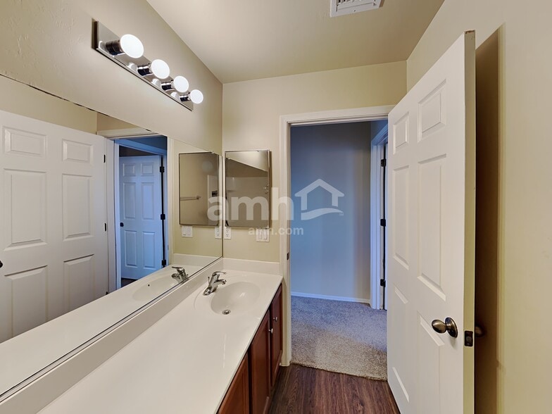 Building Photo - 12951 N Fox Hollow Dr