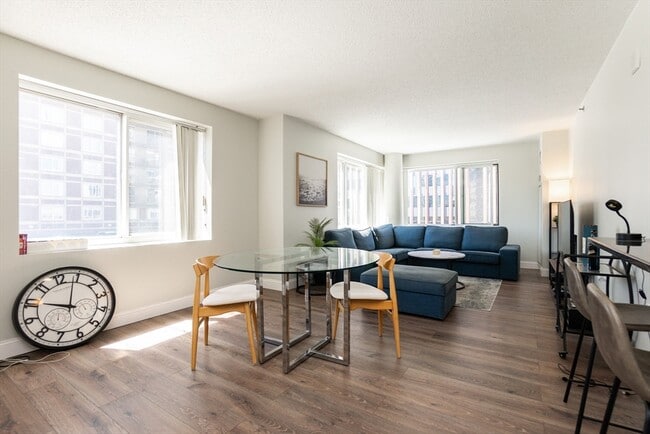 Building Photo - 8 - 10-10 Museum Way