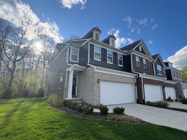 Building Photo - 2801 Willow Ct