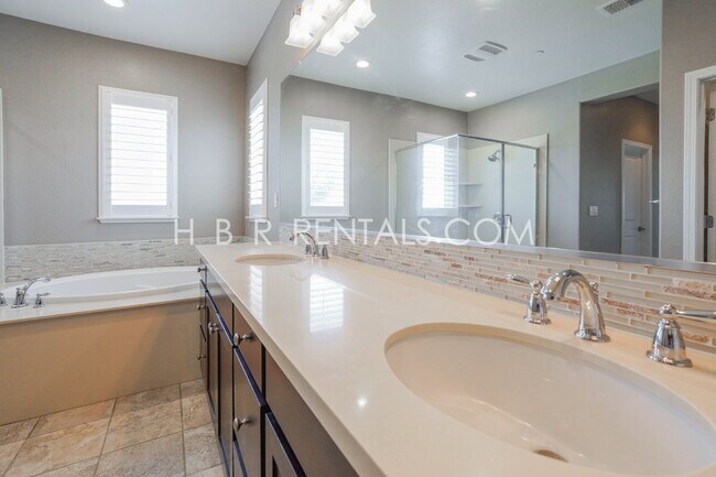 Building Photo - 906 River Bend Dr