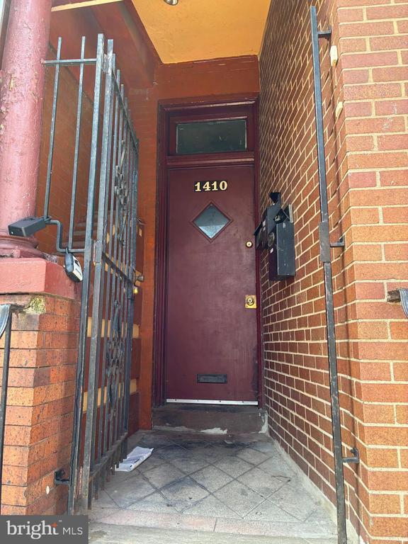 Building Photo - 1410 W Porter St