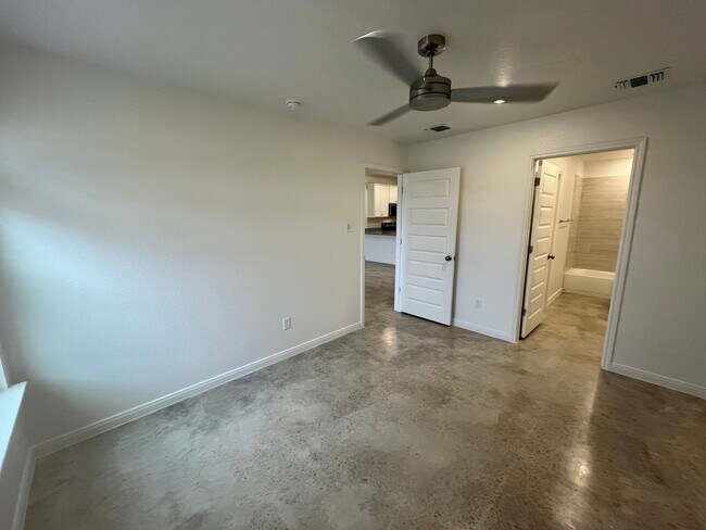 Building Photo - 912 Wax Myrtle Ct