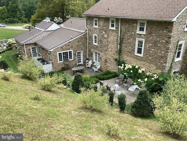 Building Photo - 465 Clothier Springs Rd