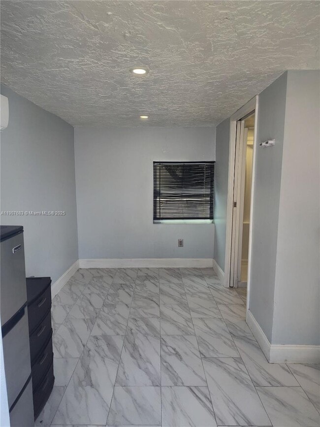 Building Photo - 173 W 16th St