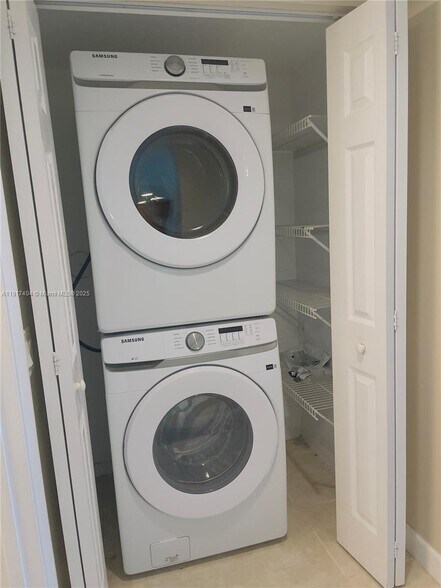 Building Photo - 201 Golden Isles Dr