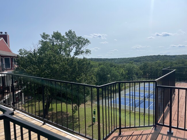 Building Photo - 2164 Tanglewood Blvd