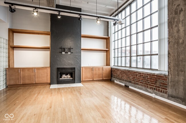 Building Photo - 611 N Park Ave