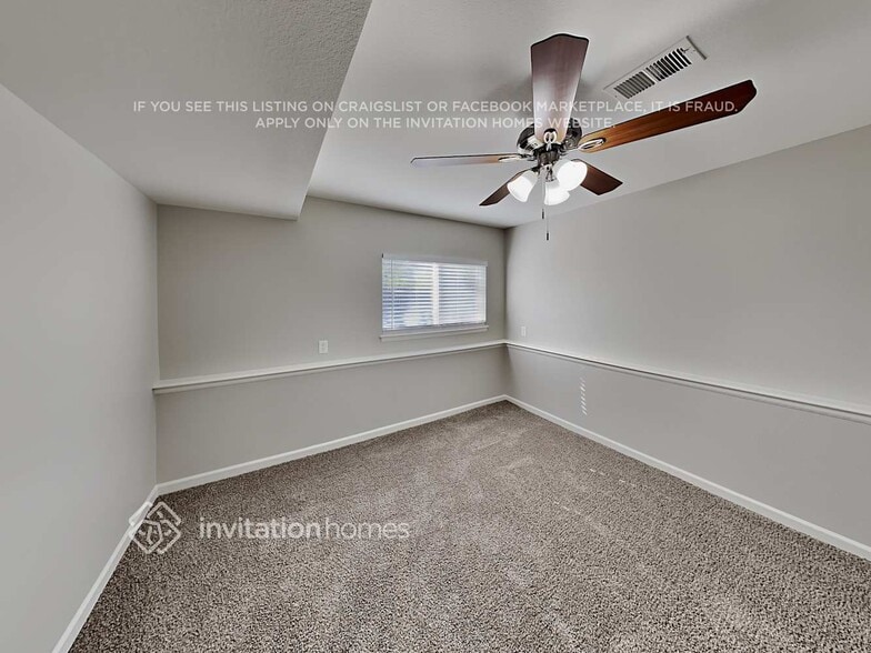 Building Photo - 1374 56th Ave