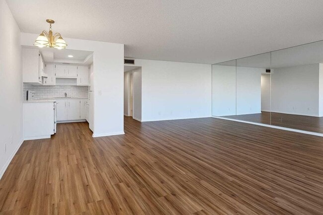 Building Photo - 227 Castlewood Dr