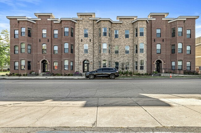 Building Photo - 240 N 10th St