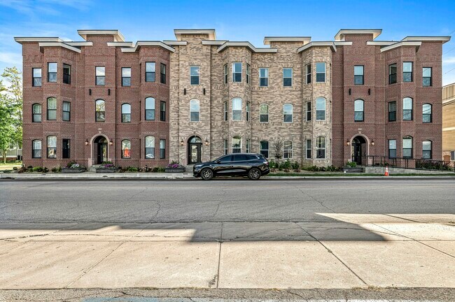 Building Photo - 260 N 10th St