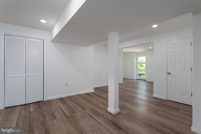 Building Photo - 3 E Hartwick Dr