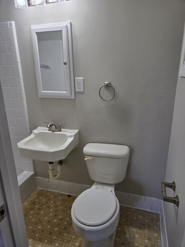 Building Photo - FOR RENT in Central Columbus! Available Now!