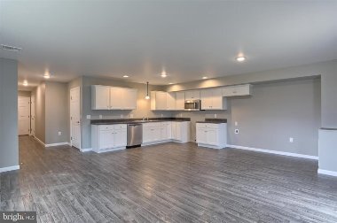 Building Photo - 18 Chloe Dr