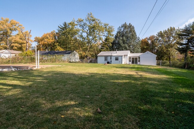 Building Photo - Beautiful Slab Home in Imperial with over ...