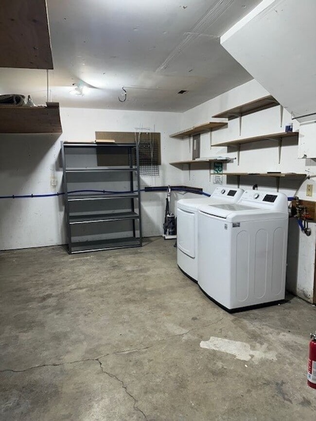 Building Photo - Must See- 3 BD | 2 BA Duplex!
