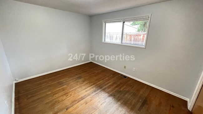 Building Photo - Charming 3 BD | 2 BA House with Large Back...