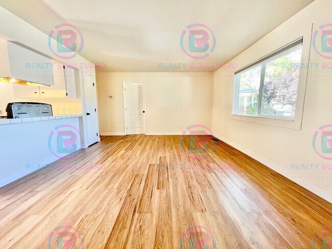 Building Photo - Charming 2-Bedroom 1 Bath Fenced Backyard with Patio