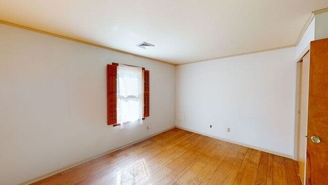 Building Photo - 539 E Rahn Rd