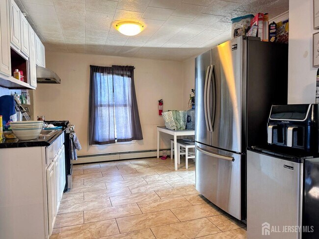 Building Photo - 136 Broad St