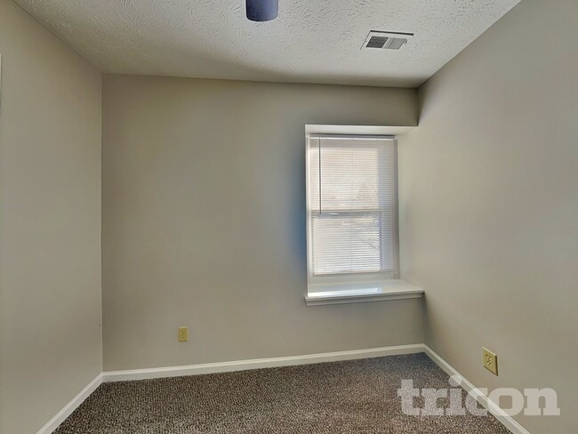 Building Photo - 5220 Tamarisk Ct