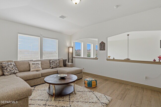 Building Photo - 12081 Silver Crown