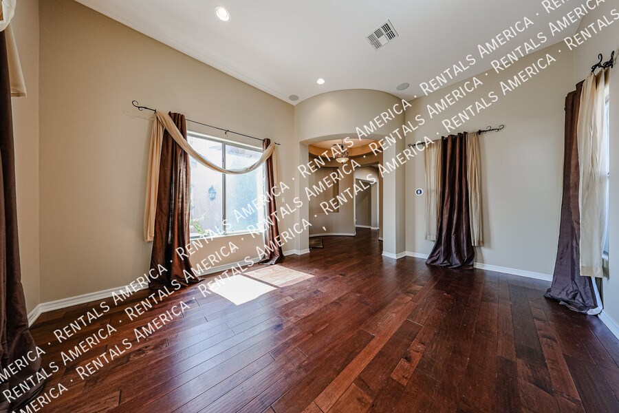 Building Photo - 130 W Tonto Dr