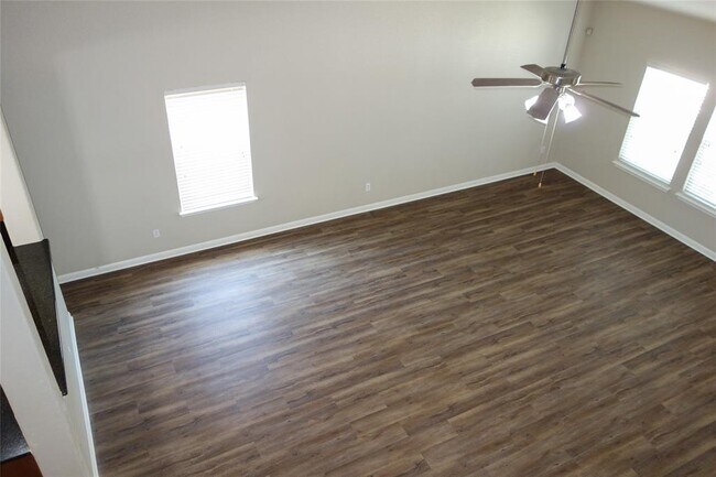 Building Photo - 108 Lavaca Loop