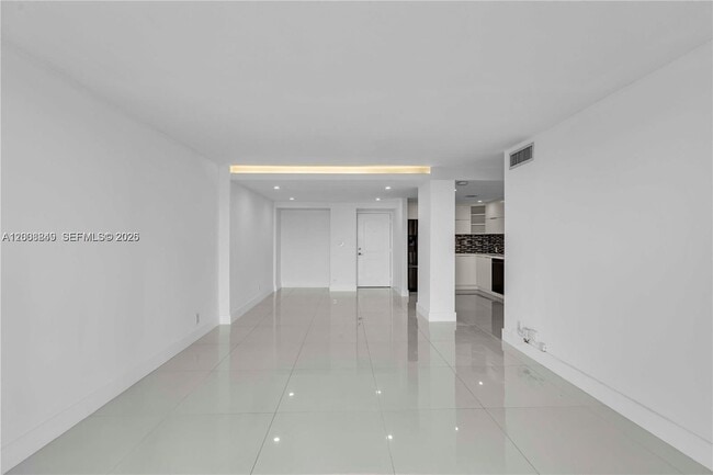 Building Photo - 100 Bayview Dr
