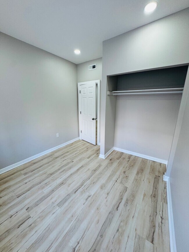 Building Photo - 59 Henry St