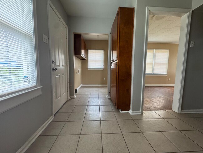 Building Photo - 3481 Dunn Ave