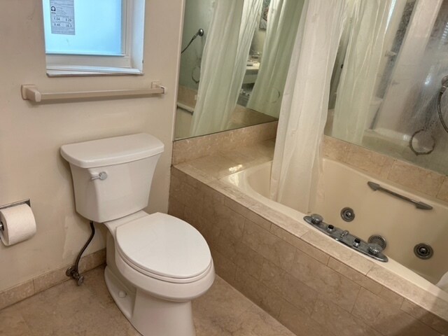 bathroom - 600 NW 7th Ave