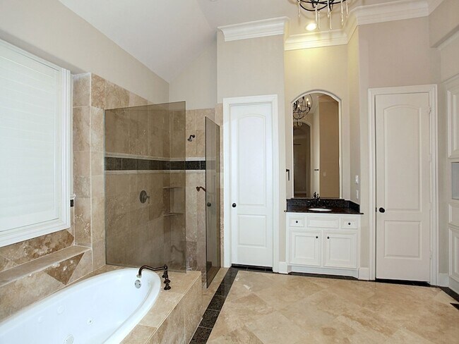 Building Photo - 15 Serenade Pines Pl