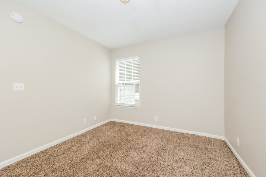 Building Photo - 3304 Tourmaline Dr