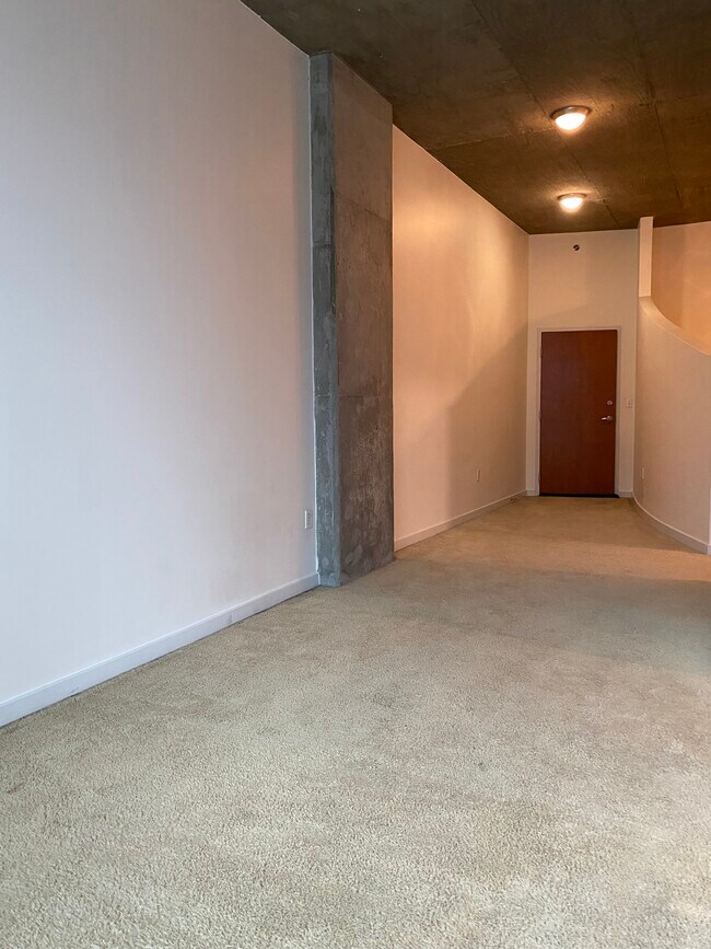 Building Photo - 301 Demonbreun St