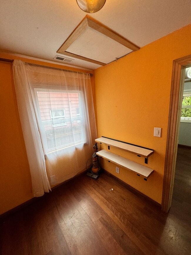 Building Photo - Eclectic Portland Home with Modern Touches...