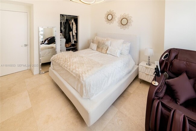 Building Photo - 848 Brickell Key Dr