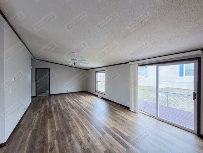 Building Photo - Spacious 4 bedroom single family home